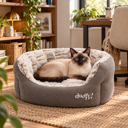 Soft oval basket with faux fur